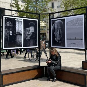 Nikos Aliagas Instagram - #Vincennes Mes photos de Grèce exposées à partir d’aujourd’hui et jusqu’au 5 mai à @vincennesmaville avec la collaboration du @centreculturelhellenique Place Pierre Sémard et rue Eugène Renaud. Une joie de vous présenter quelques séquences photographiques de #LespritGrec puisque cette année la ville de Vincennes met à l’honneur la Grèce et sa culture avec de nombreuses manifestations tt au long de ces semaines @charlotte_libertalbanel #brigittegauvain #guilettaranieri Ne manquez pas également les formidables expos photos de @erieta_attali et d’Aris Balafoutas #instanikos merci @stephanedanger1 pour les photos de l’installation.