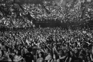 Nikos Aliagas Instagram - #Paris Quelques images prises « à la sauvette » lors de cette soirée inoubliable des chanteurs de la @staracademytf1 sur la scène de @accor_arena Des bonnes ondes, des sourires, des larmes, un public dingue et surtout le joie d’être ensemble. Bravo à tous! (Et merci pour l’invit😉). Continuez bien les amis ! #instanikos