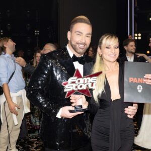 Nikos Koklonis Instagram - Μοναδικές στιγμές ζήσαμε χθες στον Τελικό μας! 🎄✨🎉
Με μεγάλες ανατροπές, αλλά και πολλή χαρά και συγκίνηση. Ήταν μια ανεπανάληπτη ξεχωριστή γιορτή για όλους μας: τα παιδιά, τους κριτές, τους καθηγητές, αλλά και για όλους εσάς που εδώ και τρεις μήνες αγκαλιάσατε την Ακαδημία και στηρίξατε τους σπουδαστές σε κάθε τους βήμα- αναδεικνύοντας και τον μεγάλο νικητή, την υπέροχη Άννα μας!
Το Fame Story έγινε μια μεγάλη οικογένεια και σας ευχαριστώ για όλα όσα ζήσαμε μαζί και το δυναμικό “παρών” που δώσατε στον μεγάλο μας Τελικό, κάνοντάς μας πρώτη σας επιλογή. 
Μεγάλο ευχαριστώ στους αγαπημένους Κριτές μας: 
🎼Τον ένα και μοναδικό Αντώνη Ρέμο που χθες μας απογείωσε με τα λατρεμένα του τραγούδια και τη μαγική του φωνή.
🎼Την εκρηκτική Ελένη Φουρέιρα που έβαλε fuego στη σκηνή, κάνοντας τον τελικό μας ένα αξέχαστο πάρτι! 
🎼Τον Γιώργο Αρσενάκο που μαζί κάναμε πραγματικότητα το όνειρο του Fame Story μετά από συζητήσεις και προσπάθειες που κράτησαν χρόνια.
🎼Τον Light που ήταν η αποκάλυψη του σόου και ένας νέος αγαπημένος συνεργάτης για μένα. 
Θέλω να πω μπράβο σε όλα τα παιδιά για την μεγάλη τους εξέλιξη, αλλά και στο team των καθηγητών που τα στήριξαν και τα βοήθησαν να ανακαλύψουν τις δυνατότητες που έχουν για να κάνουν τη διαφορά στο καλλιτεχνικό στερέωμα. Μπορεί ο νικητής να είναι ένας, αλλά είμαι βέβαιος πως θα δούμε πολλούς από τους σπουδαστές της Ακαδημίας μας να κάνουν σπουδαία πράγματα επαγγελματικά.
Και φυσικά ένα πολύ μεγάλο ευχαριστώ στη διοίκηση του Star και σε όλη την εξαιρετική ομάδα που δουλέψαμε μαζί αυτούς τους 3 μήνες! 
Ανυπομονώ για τη συνέχεια! Οι συμμετοχές για το επόμενο Fame Story έχουν ήδη ανοίξει!
#koklonis #famestory #grandfinal