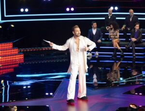 Nikos Koklonis Instagram - 🎙️🎶 Τι νύχτα! 🌟 Είχα την απόλυτη χαρά να παρουσιάσω και το χθεσινό επεισόδιο του ‘Fame Story’ και τι επεισόδιο ήταν! Ο καλεσμένος μας, ο καταπληκτικός Στέφανο Πιτσινιάγκα! 🎵🔥

Ξεκινήσαμε την πρώτη μας βραδιά με ντουέτα ❤️ και το αίσθημα  σε εκείνη τη στιγμή  ήταν απίστευτο. 🎤🤩 Η χημεία, η ενέργεια, το πάθος - ήταν όλα εκεί!

Μόλις 6 μέρες έμειναν για τον ημιτελικό. Η αντίστροφη μέτρηση ξεκίνησε! ⏰💥 Ανεβάζουμε τον πήχη και η μουσική μας ακαδημία χρειάζεται την υποστήριξή σας περισσότερο από ποτέ.

Συνεχίστε λοιπόν να δείχνεται την αγάπη σας στα παιδιά , συνεχίστε  να τα στηρίζεται με την ψήφος σας  και ας γράψουμε μαζί μουσική ιστορία για να βγάλουμε τον μεγάλο νικητή  η νικήτρια του Fame story ! 🎵💖🎹

#FameStory #MusicAcademy #DuetNight #CountdownToTheFinale #StefanoPitsiniagka #supportmusictalent