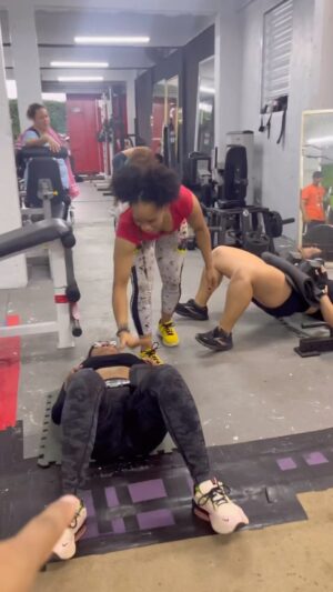 Nilka García Solís Instagram - Cuando las ganas de rendirse aparecen, ahí es donde entramos nosotros, los entrenadores, para recordarte por qué empezaste. ¡No te detengas, cada esfuerzo cuenta! 💪 

#TEAMABUSADOR #TeamPive
