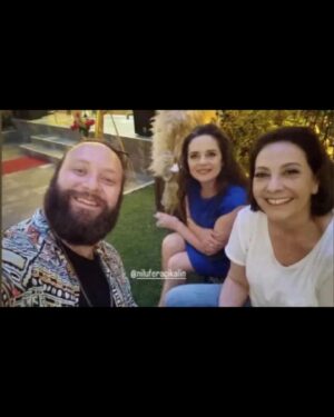 Nilüfer Açıkalın Instagram - ‘Gülcemal’ ekibi ekip değil kocaman bir aileydi benim için. Herkese bin teşekkür 🌹Biz birbirimizi çok sevdik. ❤️Ne güzel 🌹 @yusufpirhasan @merve_colak @pamirefe  @mrtunlms @melisssezen @asenabulbuloglu @nilayerdonmez @ipekayko @cahitgok @ediptepeli @aydaaksel @sabahattinyakut @meltemakcol @sametkaankuyucu @aliatilla.sendil @seldasahiniscen @canan.demirlii @mertcankplan @tepesiatanadam @ilker__erdogan @ademugurlu06