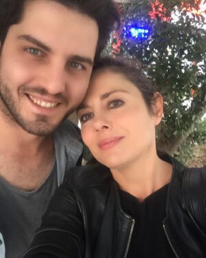 Nilüfer Açıkalın Instagram - bana her gün #annelergünü @tuncoog ❤️ @dunyaguzelguler ❤️