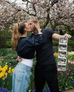 Actress Nina Agdal HD Instagram Photos and Wallpapers May 2024