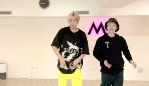 Nine Chen Instagram - 首先，
我一直以來都有打德州撲克競技的習慣與愛好，最高法院已經判決德州撲克是合法的競技並非賭博，德州撲克的勝敗結果，是由參與的玩家透過遊戲技巧、判斷力以及每個策略的決策所影響，並非完全依賴發牌的隨機性，在玩家能透過自身競技行為影響比賽結果的情況下，此遊戲不能視為純粹依賴運氣的賭博行為。

今日新聞中的這位張先生是朋友的朋友，我對此案並不知曉，看了新聞才知道。當天我只是去朋友家單純聚會打德州撲克聊天，無法知悉參與者每個人的情況，也不可能先全部身家都調查過一遍才參與。

某媒體用 聚賭？拉k ？捕風捉影等這種過度錯誤連結的標題來博取視聽流量，實在無法認同。希望能查明並還給社會大眾一個真相。謝謝大家🙏

然後我從兩點原本要拍個帥氣的跳舞影片，結果親戚朋友全部打來關心我是不是怎麼了，害我講電話跟回訊息回到三點才拍，我的帥氣跳舞影片只能這樣隨便的輸出，造成我身心靈有極大的創傷，如果掉粉了怎麼辦？
請問記者朋友可以賠償我身心靈受重創的損失嗎？ 
會出錢幫我買粉嗎？