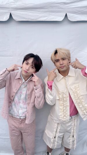 Nine Chen Instagram - #lonelyduet_challenge 

#一起寂寞 #一起高雄櫻花季 #一起零九