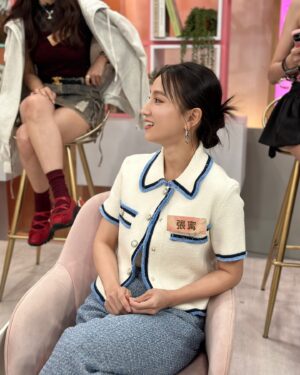 Ning Chang Instagram - 🤍🤍💙

穿著 @majeparis 上 @ebcdeegirlstalk 🤪

帶著《我的意外室友》見偶像 🤩

播出平台｜
每週日
晚間八點 公視台語台  @ptstaiwan 
晚間十點 華視主頻 @cts.show 

Special thanks 🙏

🧥 👖: @majeparis 
📸 : @jannatsai