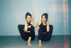 Ning Chang Instagram - 底片瑜珈

不預設
不勉強
不比較
不離開自己的心

👯‍♀️： @yoko.tan29 
📸： @grayzone_studio 

#瑜人寗
#邀寗一起做瑜珈
#寗寗張的不專業瑜珈小教室