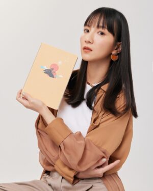 Ning Chang Instagram - 下禮拜就要和 @peterpan0620 去幫大家簽預購的年曆惹～
趕快把握機會讓我們把自己放進你們的明年裡🖋🖋

🚀🚀🚀🚀🚀🚀🚀🚀🚀🚀🚀🚀🚀🚀

2023羅慧夫顱顏基金會療癒筆記本同步預購中

跟著
愛心大使 潘裕文 X 張寗 一起守護顱顏寶貝的夢想
帶領大眾與顱顏兒飛往他們的夢想國度
和孩子交換彼此的秘密㊙️

購買連結在IG主頁

@love.ncf1989 

#2023公益桌曆
#療癒筆記本