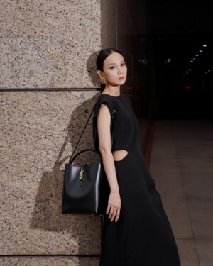 Ning Chang Instagram - 總是比世界的腳步慢一些
但只要找到自己的定位
也能
踏穩腳步
緩緩向前
把我喜歡的、喜歡我的
填滿我的世界
裝進我的 Le 37 Bucket Bag

@ysl