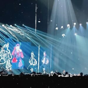 Ning Chang Instagram - HAVE A NICE :DAY 2 U

母親節帶著媽媽看娃娃
把我最愛的和媽媽分享
像媽媽總把好的留給我
我也想把美好的都給妳

謝謝娃娃的歌
陪著我的18到現在
笑著哭
哭著笑
就長出了一點勇氣走下去
去尋找屬於我的香格里拉

@waawei 
#haveaniceday2you 
#超幸運體質
#耳朵懷孕