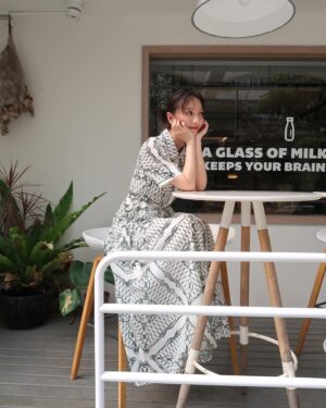 Ning Chang Instagram - 去年這個時候拍攝的《唱歌給你聽》終於要和大家見面了，4月20日會來聽我唱歌的請舉手🙋🏻‍♀️

編劇、導演：陳文彬
主演：夏靖庭、張寗、黃采儀、莊岳、吳采庭
配樂：林生祥
播出時間：4月20日(週六)晚間9點首播

Special thanks 🙏

👗 : @toryburch 
💎 : @toryburch 
💄   💇🏻‍♀️ : @husiniiimakeup 
📸 : @jillhu19 

#唱歌給你聽
#ShapeofLove
#4月20日
#客家電視
#客家電影院
#ninghowstyle
#DWSENT
#自由試娛樂 
#一間有溫度的經紀公司
@dreamwillsee
