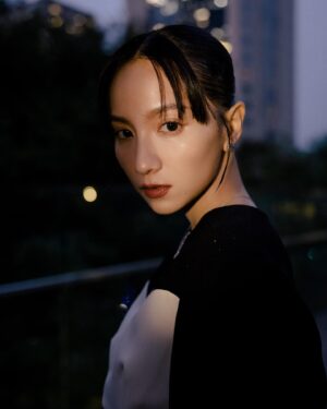Ning Chang Instagram - 《黑的教育 @badeducation2023 》金馬影展 @goldenhorsefilmfestival 世界首映

買不到秒殺票沒關係，我們明年再見～

Special thanks 🙏 

👗： @peggyhartanto  @thisislightwell 
💍： @chaumetofficial 
#PEGGYHARTANTO #chaumet

🪡： @or.huang 
💄： @zephon790103 
💇🏻‍♀️： @weic_lin 
📸️： @zhutor 

#ninghowstyle
#黑的教育