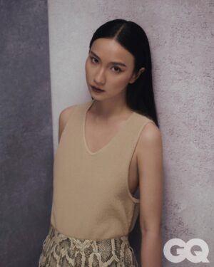 Ning Chang Instagram - 雖然酒醉女場次鮮少，但張寗在腦海中延伸故事，打破想像上的限制。「有沒有可能她不是只是為了愛喝而喝，而是她必須喝？不是說她只是為了生活，可能是因為她一定要讓自己維持在這樣的狀態，她才可以不對自己失望或不對這個世界失望。」某種程度上，她渴望超越過去的自己，張寗說，不想要再讓大家覺得自己存有表演上放不太開的那面。

@badeducation2023 
🖤🖤🖤

👗： @tods 
📒： @gqtaiwan 

#ninghowstyle