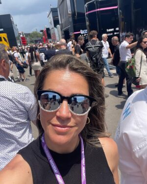 Nira Juanco Instagram - GP España F1 2023:

1. Ambiente
2. Las tres “pit reporteras” y amigas
3 Con #Busquets que no puede ser más majo (y alto)
4. Con mi @melissajimenezgp 
5. Revuelo Mbappé
6. De buena mañana
7. #runthattrack