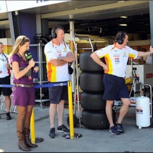Nira Juanco Instagram - Hoy arranca una nueva temporada de F1 y me gusta recordar ese primer día, esa primera conexión “formulera, hace ya 13 años.
#Australia2009 #lasexta #nervios #F1