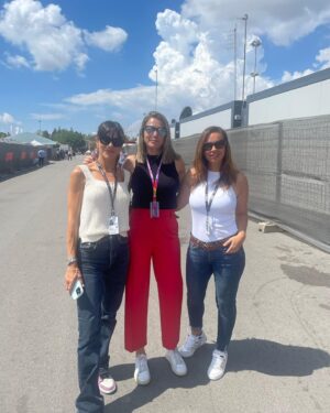 Nira Juanco Instagram - GP España F1 2023:

1. Ambiente
2. Las tres “pit reporteras” y amigas
3 Con #Busquets que no puede ser más majo (y alto)
4. Con mi @melissajimenezgp 
5. Revuelo Mbappé
6. De buena mañana
7. #runthattrack