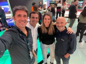 Nira Juanco Instagram - Cuando el trabajo es diversión! EQUIPAZO! Nos vemos en marzo con muchísimas ganas!!! Mil millones de gracias. 
#F1 #equipo #mediapro #movistar @dazn_es
