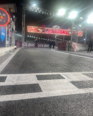 Nira Juanco Instagram - No podía perderme este primer GP de Las Vegas… @f1lasvegas