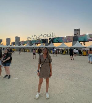 Nira Juanco Instagram - Fin de semana de Festival, de música, de gente, de diversión, de @madcoolfestival . Qué bueno volver a hacer cosas de las de antes! 
Gracias @iqos_esp @fernandomeco