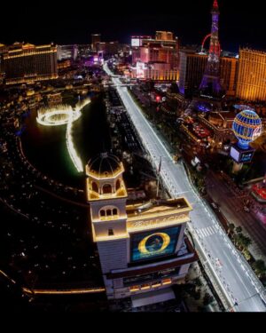 Nira Juanco Instagram - No podía perderme este primer GP de Las Vegas… @f1lasvegas