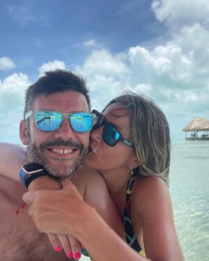 Nira Juanco Instagram - Estresada…

Siempre pensé que la canción de Madonna “La isla bonita” era por La Palma (la otra isla bonita), pero no, era por San Pedro. Motivos no le faltan… 

#belice #sanpedro #relax #honeymoon @fernandomeco