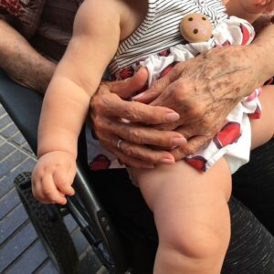 Nira Juanco Instagram - Nunca pensé que este momento llegaría, a pesar de que todo un fin, incluso tú, súper abuela. Te fuiste sin sufrir y eso me consuela. Te quiero #abuelaIrene #hastasiempre #tequiero❤️