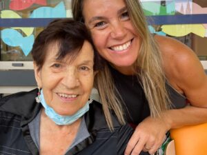 Nira Juanco Instagram - Nunca pensé que este momento llegaría, a pesar de que todo un fin, incluso tú, súper abuela. Te fuiste sin sufrir y eso me consuela. Te quiero #abuelaIrene #hastasiempre #tequiero❤️