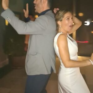 Nira Juanco Instagram - Casarte con tus hijos presentes es algo único y de lo más bonito que he vivido nunca. Sin duda, es mi momentazo de este gran 2022. 
#bodaNirayFer #familiamolona #adios2022 
@fernandomeco @claudiia.meeco
💄 ✂️ @martitagarciamakeup @rosalbalopezjara