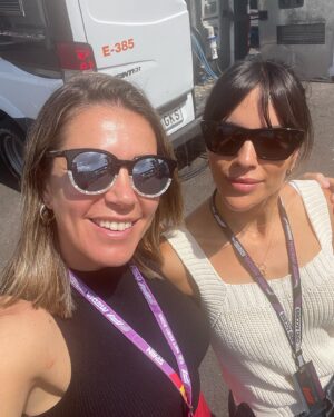 Nira Juanco Instagram - GP España F1 2023:

1. Ambiente
2. Las tres “pit reporteras” y amigas
3 Con #Busquets que no puede ser más majo (y alto)
4. Con mi @melissajimenezgp 
5. Revuelo Mbappé
6. De buena mañana
7. #runthattrack