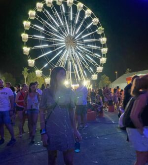 Nira Juanco Instagram - Fin de semana de Festival, de música, de gente, de diversión, de @madcoolfestival . Qué bueno volver a hacer cosas de las de antes! 
Gracias @iqos_esp @fernandomeco