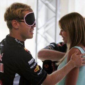 Nira Juanco Instagram - Si hay un piloto al que entrevisté y con quien me reía mucho, ése era #sebastianvettel . He perdido muchas de las fotos de mis años en F1 y de muchas de esas entrevistas. Pero los recuerdos y los buenos momentos se llevan dentro. 
La F1 dice adiós a un tipazo, además de gran piloto! 
Gracias por todo Seb, fue todo un honor!
#DankeSeb #tipazo #tetracampeon