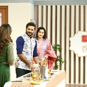 Nirab Hossain Instagram - রান্না করে দেখেছি 
রান্না করাও দেখেছি 
মজা শুধু খাওয়াতে...
রোজার বিশেষ ইফতারি রান্নার আয়োজনে মাছরাঙ্গা টেলিভিশনে।
Niaz Morsed Razib (রান্না জগতের এক অনবদ্য নাম)
