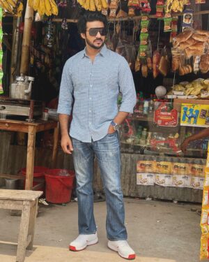Nirab Hossain Instagram - দেশের সব টংয়ের মূল আকর্ষণ কলা আর পাউরুটি...