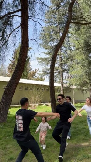 Nisan Hakan Özkan Instagram - İki güne sıkılır kırbaçla kovalamaya başlarım..