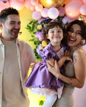 Nisan Hakan Özkan Instagram - Seni çok seviyoruz kızım🤍sen bizim gün ışığımızsın

17.01.21~Eva 3 yaşında🎂