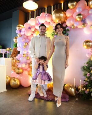 Nisan Hakan Özkan Instagram - Seni çok seviyoruz kızım🤍sen bizim gün ışığımızsın

17.01.21~Eva 3 yaşında🎂