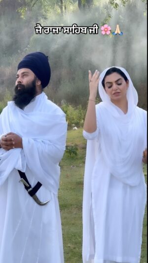 Nisha Bano Instagram - ਜੈ ਰਾਜਾ ਸਾਹਿਬ ਜੀ 🌸🙏🏻 

#nishabano #babagulabsinghji #jairajasahibji #rajasahib 

@official_baba_gulabsingh @nishabano
