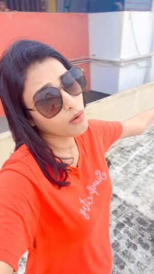 Nisha Jagadeeswaran Instagram - Naan matum en orama..😜