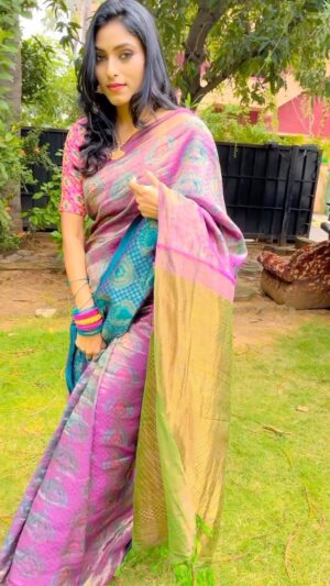 Nisha Jagadeeswaran Instagram - Vinnodu parakiren..💗

#reels #insta #viral #explorepage #india #likes #dance #tiktok #trending #reels #video #youtube #trend #comedy #fyp #mumbai #bollywood #foryou #likesforlike #exploremore #reel