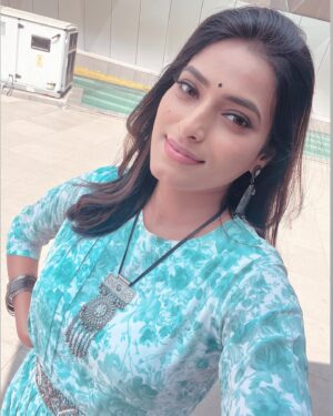 Nisha Jagadeeswaran Instagram - With patience you grow you heal and shine..😍

#event #emcee #coimbatore #rotary #rotarions #nishajagadeeswaran