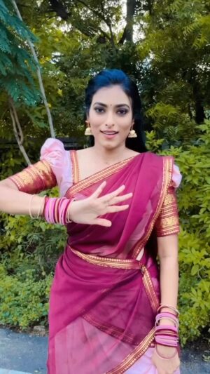 Nisha Jagadeeswaran Instagram - Mahesa song vibes..

#reels #reelsinstagram #maheshbabu #keerthisuresh #mahesasong #vibing #
nishajagadeeswaran