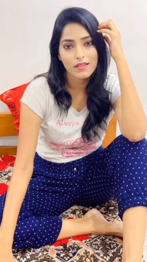 Nisha Jagadeeswaran Instagram - Uravu iruku peyaree ilai..🤪