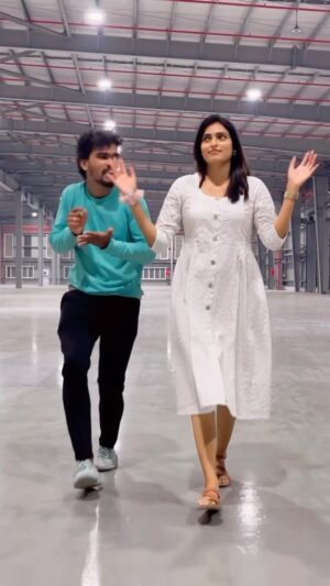 Nisha Jagadeeswaran Instagram - Azhagiya laila..❤️wen yur listens the old songs it gives yu memories..🥰

#nishajagadeeswaran