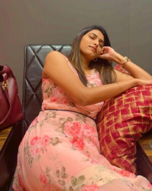 Nisha Jagadeeswaran Instagram - The art of doing nothing – mastered. 😌 #Bliss”

@toniandguyindia #toniandguyvillivakkam
