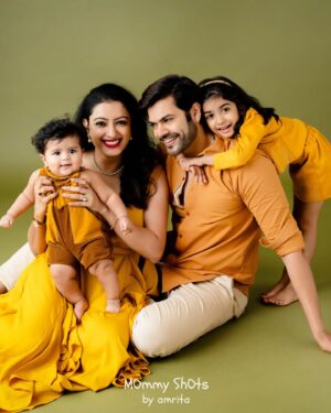 Nisha Krishnan Instagram - The 'Roles' I have played in life may be Many ...
But that of a 'Father' is uncomparable to Any...

Donning this Role taught me 'Unconditional Love'...
A Life lesson it showed me is 'Living in The Now'....

To be your HERO - will always be my biggest 'High'...
And my deepest DESIRE - To give u Roots to 'Grow', And Wings to 'Fly'...

A few words I penned down, dedicated to all the amazing fathers in the World ❤...HAPPY FATHERS DAY !!

#HappyFathersDay #Amar #Samaira

#AmarGanesh 
#SamairaGanesh
#GaneshVenkatram
#HappyFamily
#lovelifelaughter

@prettysunshine28

📸 : @mommyshotsbyamrita