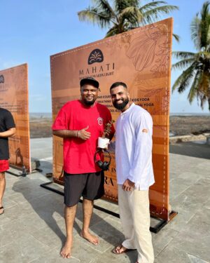Nishant Tanwar Instagram - Happy International Day of Yoga 🧘‍♀️
Bhai ne saare aasan nipta diye ek he baar mein ✌️
Thank you for making this happen @harshala_chheda @coach_prasad @lift_squat_push @sailendrasraane @mahatiwellness 
.
.
.
.
#InternationalYogaDay #InternationalDayOfYoga #Yoga #YogaLove #YogaChallenge #mahati