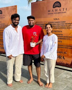 Nishant Tanwar Instagram - Happy International Day of Yoga 🧘‍♀️
Bhai ne saare aasan nipta diye ek he baar mein ✌️
Thank you for making this happen @harshala_chheda @coach_prasad @lift_squat_push @sailendrasraane @mahatiwellness 
.
.
.
.
#InternationalYogaDay #InternationalDayOfYoga #Yoga #YogaLove #YogaChallenge #mahati