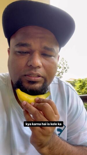 Nishant Tanwar Instagram - Mere saath kela ho gaya…
.
.
.
.
.
.
.
.
.
.
.
.
.
.
.
#Goa #goabeach #goadiaries #goan #goatourism #goavibes #banana #hotel
