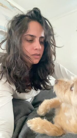 Nishi Munshi Instagram - I’ll be practicing Urdu pronunciations for the rest of my life. “Your body will bite the dust one day, why strut about so smug, so vain? My heart has taken to living free!” 

My dog went into deep contemplation. By the great Devotional poet Kabir Das. #urdu #kabirdas #doha #sufi #abidaparveen #meaning #pronunciation #powerfulmessage